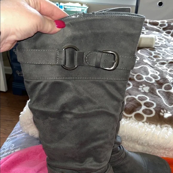 Stylish Gray Women's Boots - Picture 4 of 10